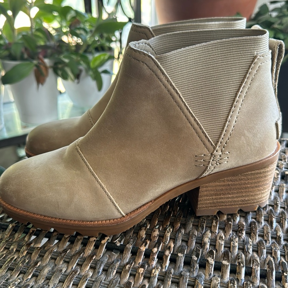 SOREL WOMEN'S CATE CHELSEA LEATHER BOOTIE SIZE 6 - Picture 1 of 8